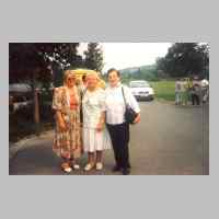 59-09-1014 1. Kirchspieltreffen 1995. Im Bild von links Frau Kuhr, Anneliese Tulodetzki und Dora Opfermann, geb. Ermel..JPG